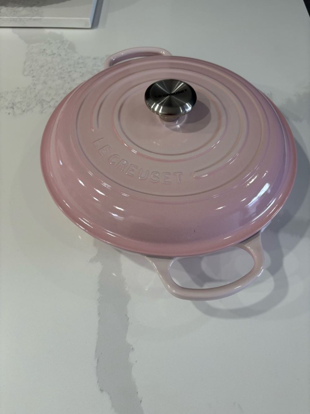 Brand New Le Creuset Shell Pink Enameled Cast Iron Dutch Oven w/Stainless Knob - Picture 2 of 6